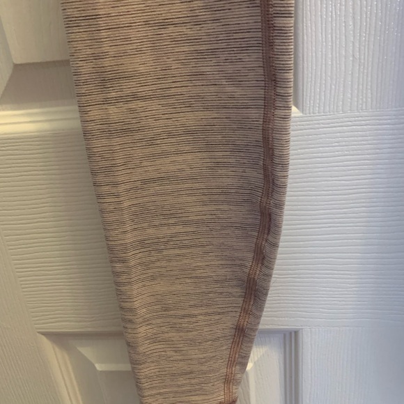 Lulu lemon Align women’s capri leggings - Picture 7 of 7